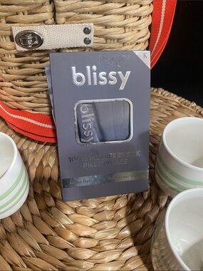 NIB Blissy Silk Pillowcase & 3 Green-Striped Ceramic Mug Set